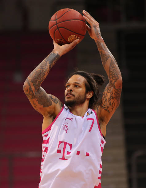 队对于莱万 队对于莱万