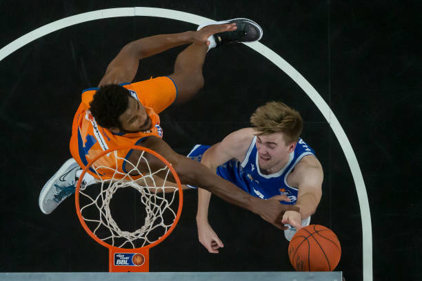 虽然他们成 虽然他们成